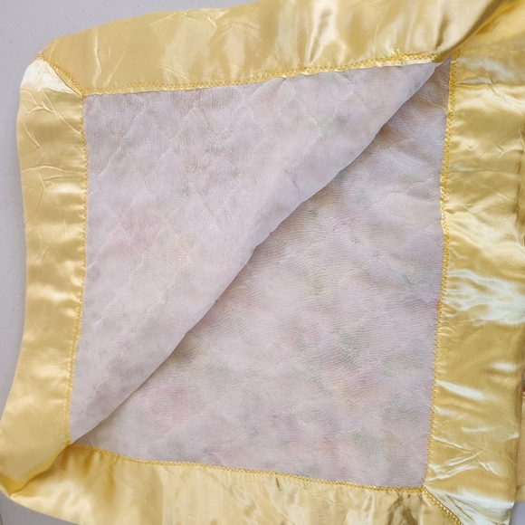Vintage Baby Blanket Yellow Pink White Floral Nylon Satin Trim Square 36"x36" - Picture 4 of 4